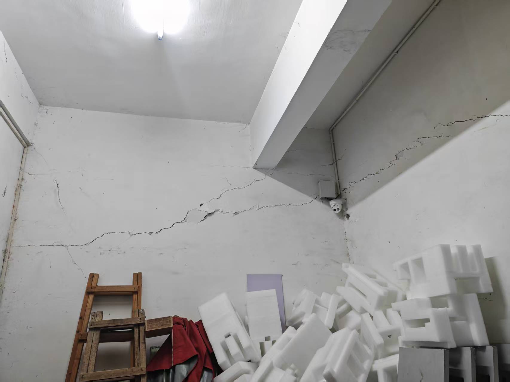 出具房屋加固方案需要什么资质？房屋加固的费用大概是多少？